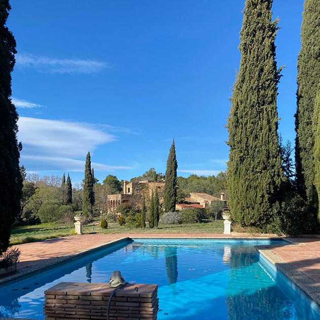 Garden and pool of the farmhouse